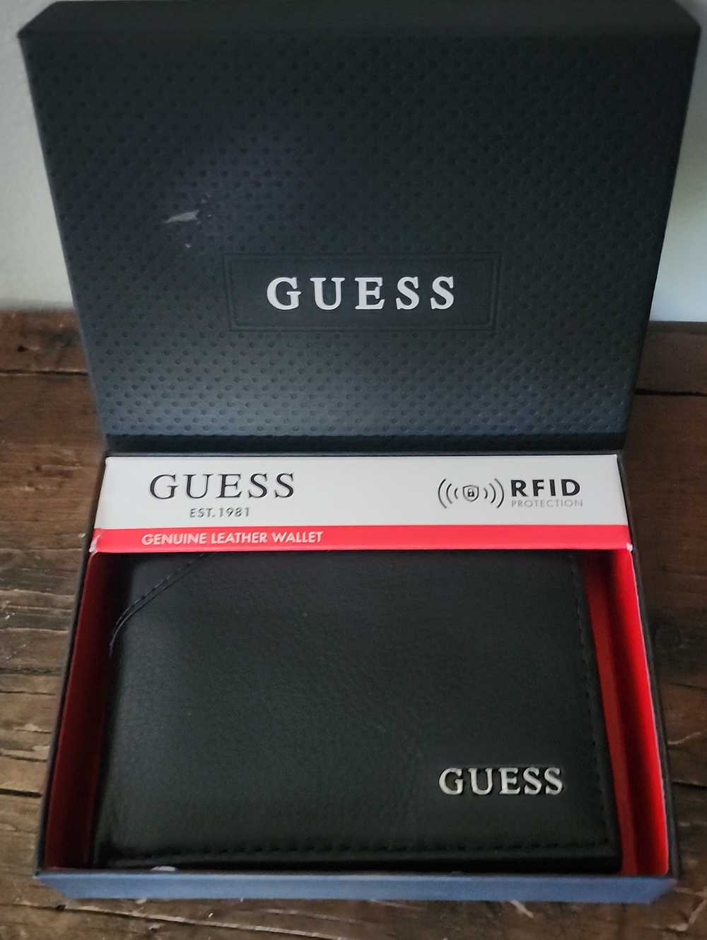 NIB Men's Guess Black Genuine Leather Bifold Wallet RFID Protection